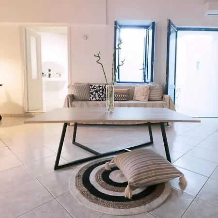 Holiday home 100+ Year Old Traditional Cycladic House