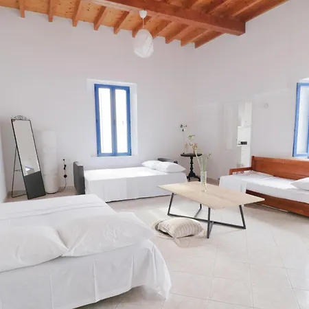 100+ Year Old Traditional Cycladic House Chora (Ios)