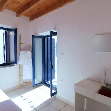 100+ Year Old Traditional Cycladic House *