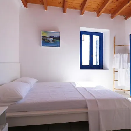 100+ Year Old Traditional Cycladic House Holiday home *